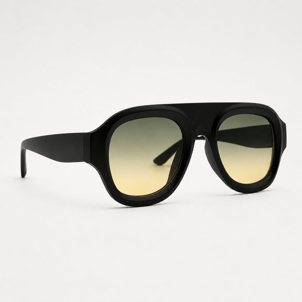 Vue de trois quarts des lunettes de soleil La Deep noires Osour Eyewear avec monture masque oversize et verres verts dégradés