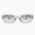 Lunettes de soleil Osour Alba Grey à monture ovale gris translucide avec verres gris dégradés, vue de face sur fond clair.