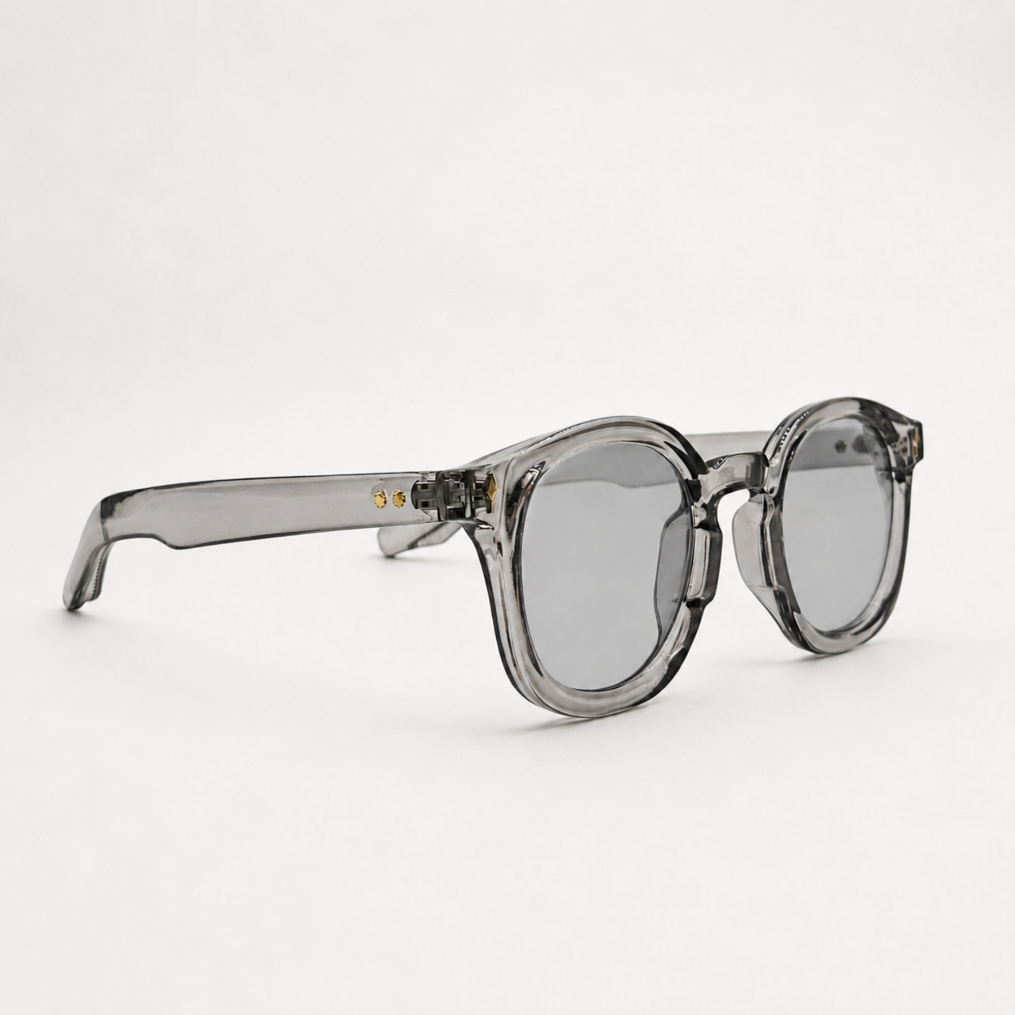 Lunettes de soleil rondes gris translucide La Elio vue de face