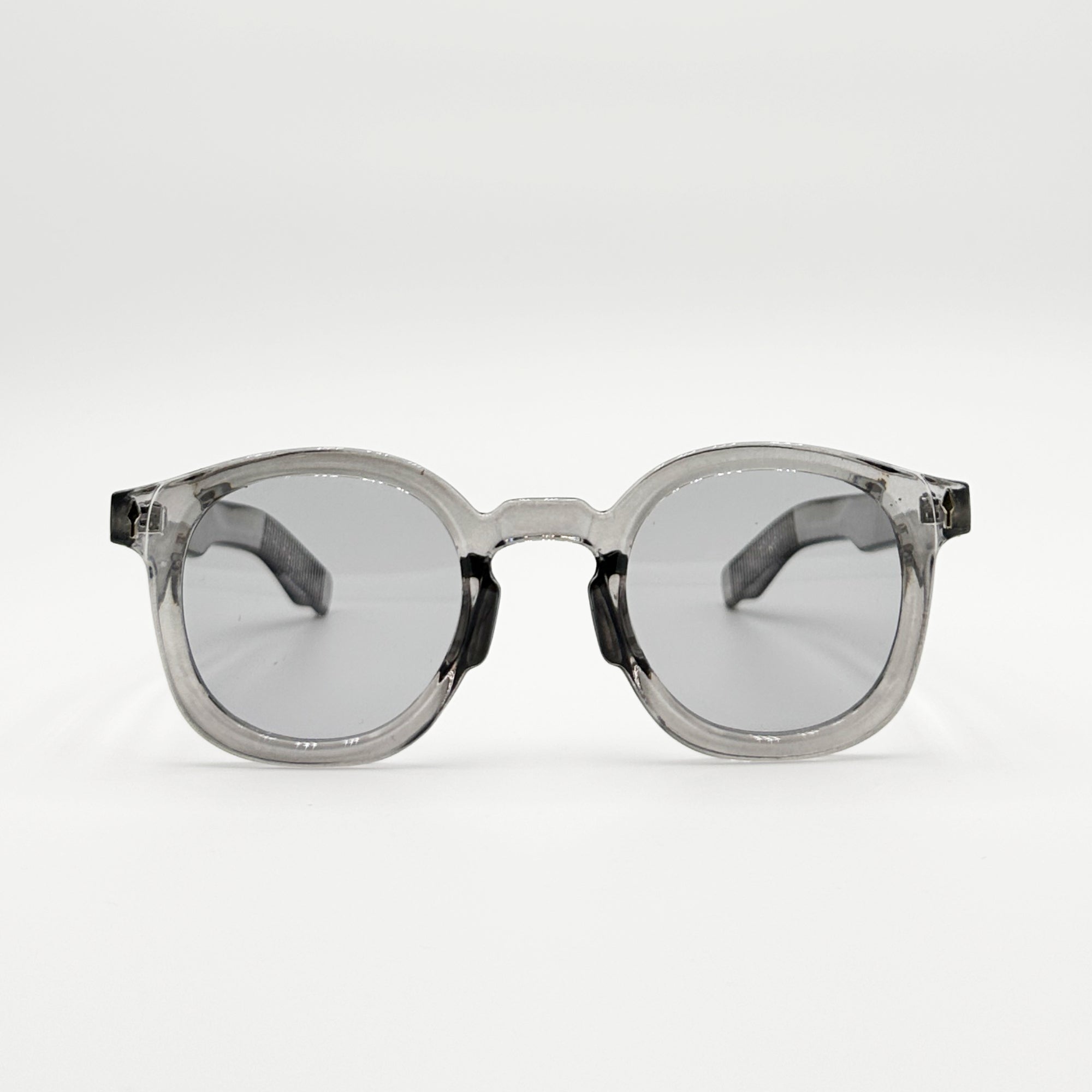 Lunettes de soleil rondes gris translucide La Elio vue de face
