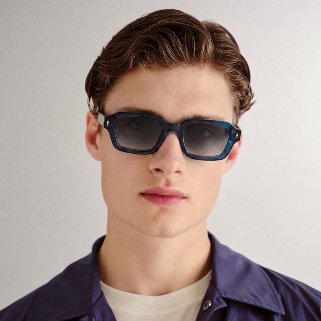 Lunettes de soleil rectangulaires bleues La Enzo portées avec verres noirs dégradés