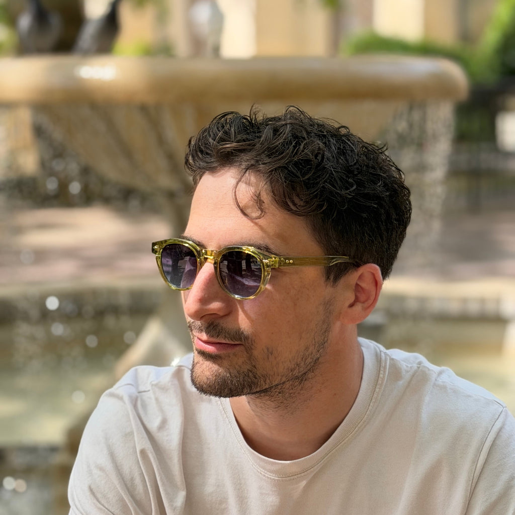 Lunettes de soleil rondes vertes la Herve porté