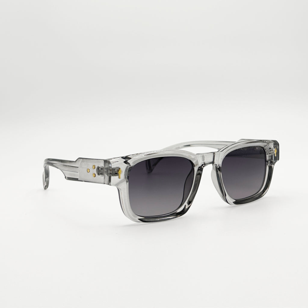 Lunettes de soleil gris cristal La Ventura vue de profil avec verres gris foncé
